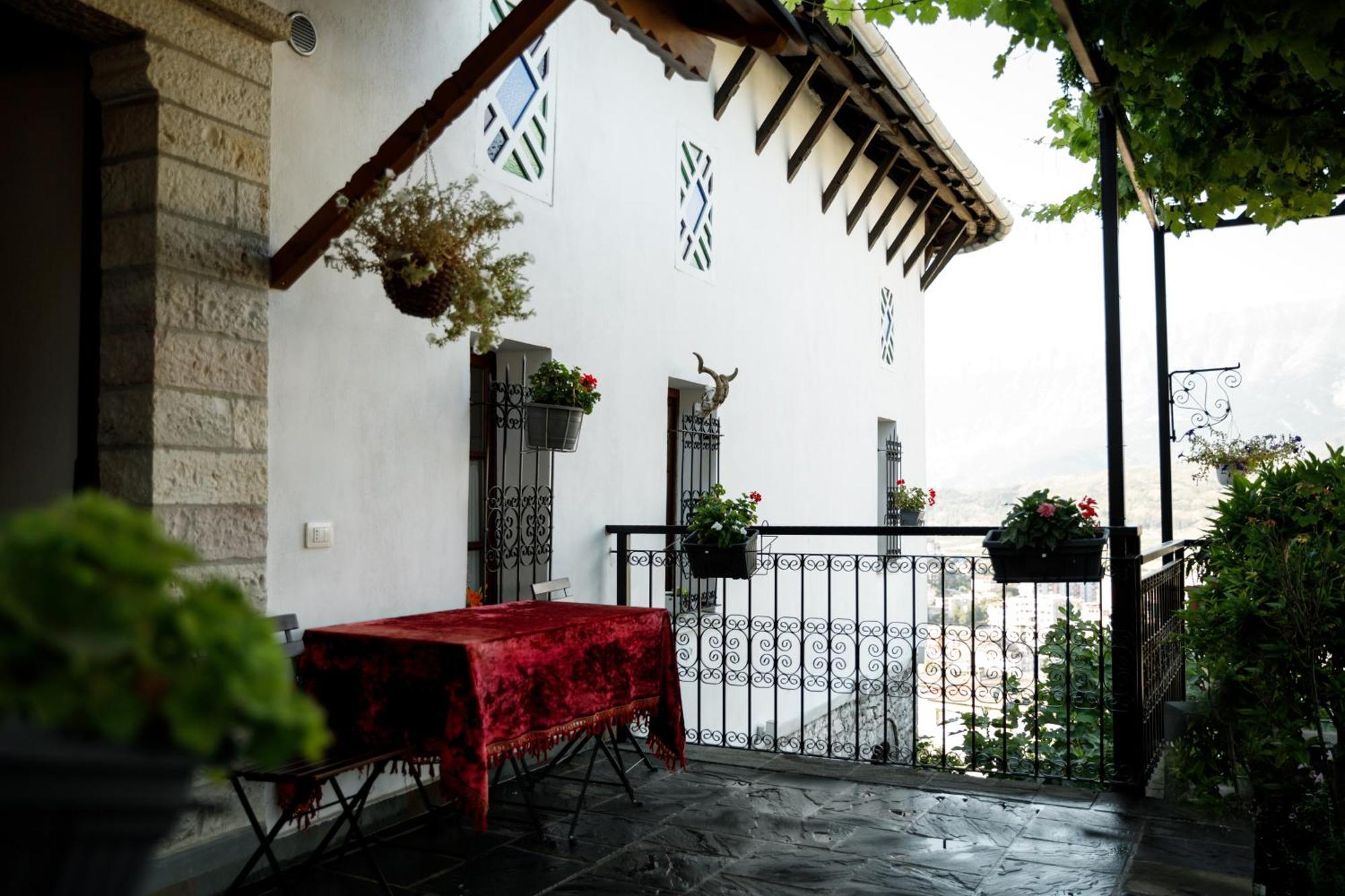 Boutique Hotel Musee Gjirokastër Exteriör bild